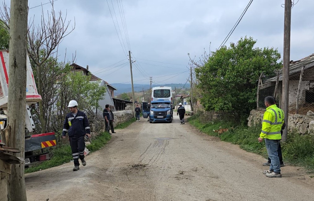 samsunda ogrenci servisi direge carpti 12 yarali 2 XwCqY9B5