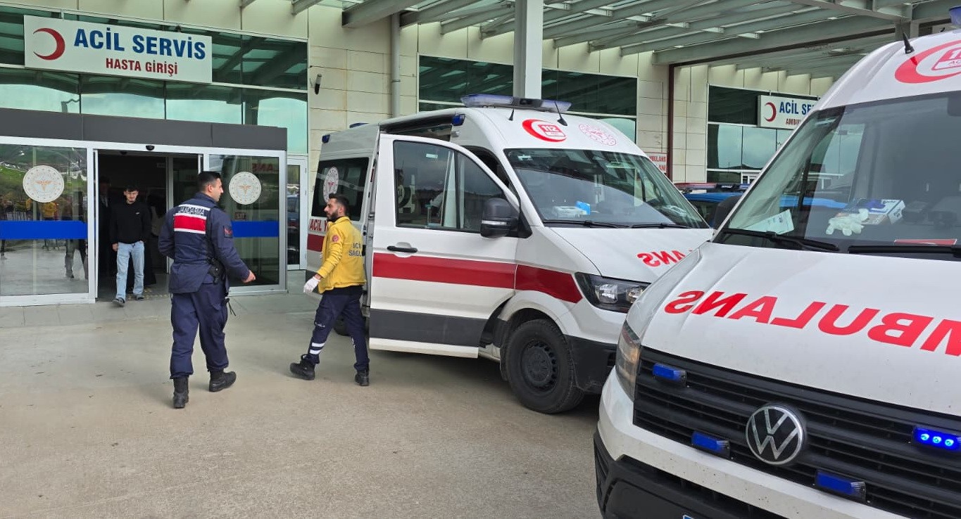 samsunda ogrenci servisi direge carpti 12 yarali 4 2yRPEunU