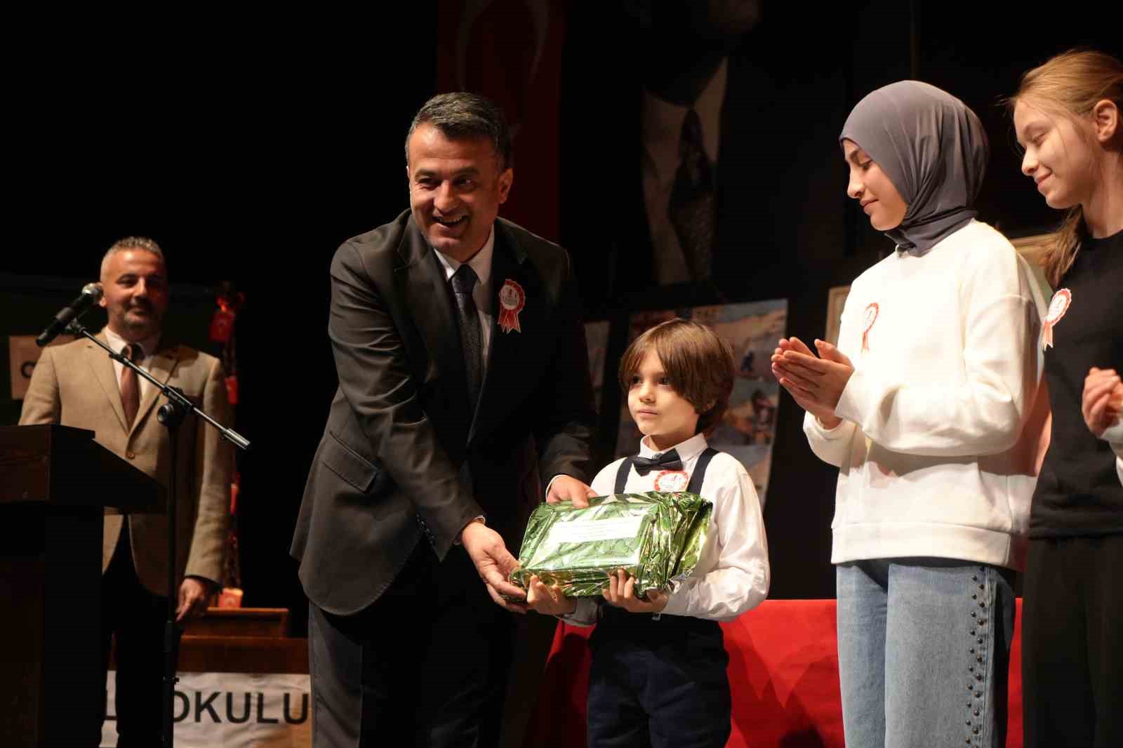 samsunda ogretmenler gununde vefa ve yemin bir arada 3 Qdblilzp