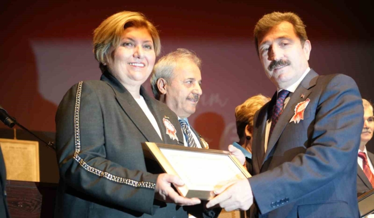 samsunda-ogretmenler-gununde-vefa-ve-yemin-bir-arada-nxbl1MOL.jpg