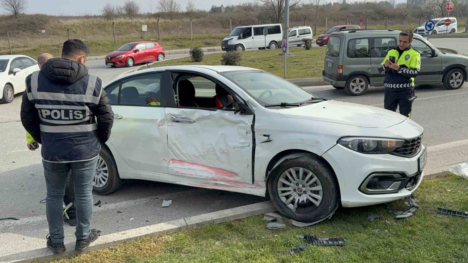 samsunda otobus ile otomobil kavsakta carpisti 9 yarali 0 lbpKYkK7