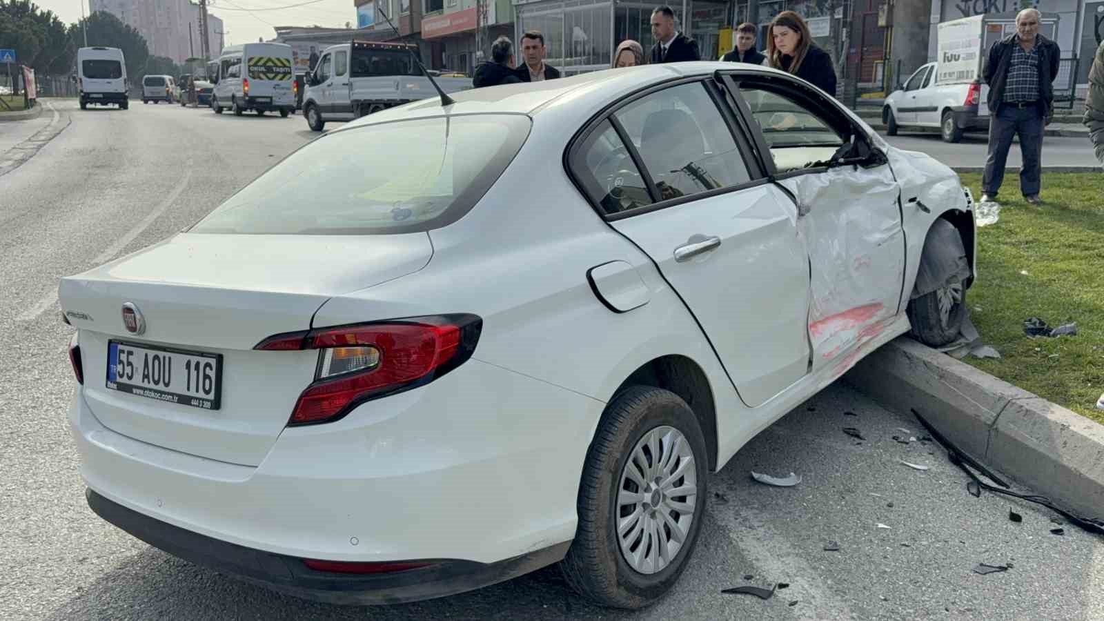 samsunda otobus ile otomobil kavsakta carpisti 9 yarali 3 f4FRybBw