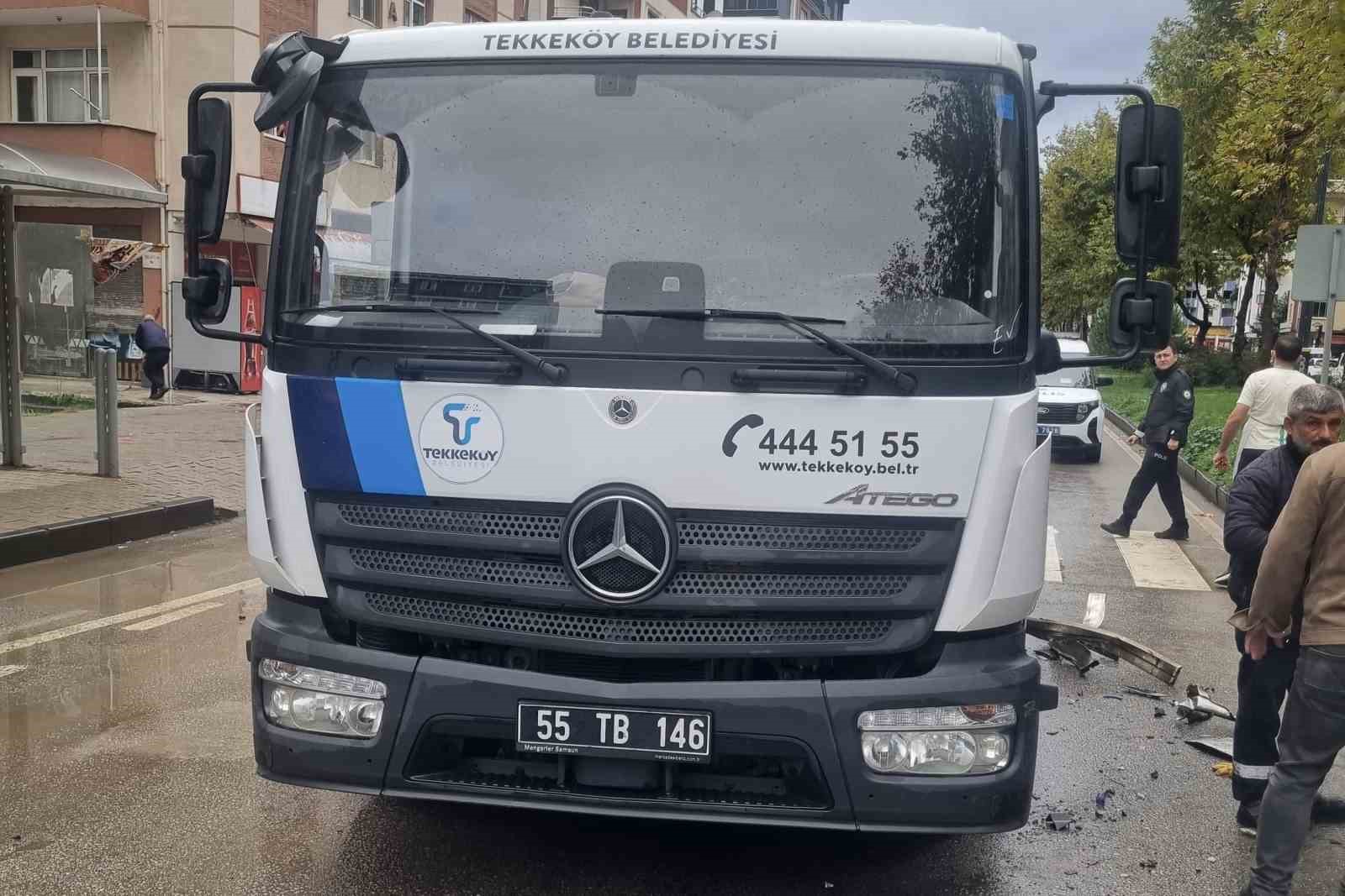 samsunda otomobil cop kamyonuna carpti 1 yarali 1 qmwumbDW