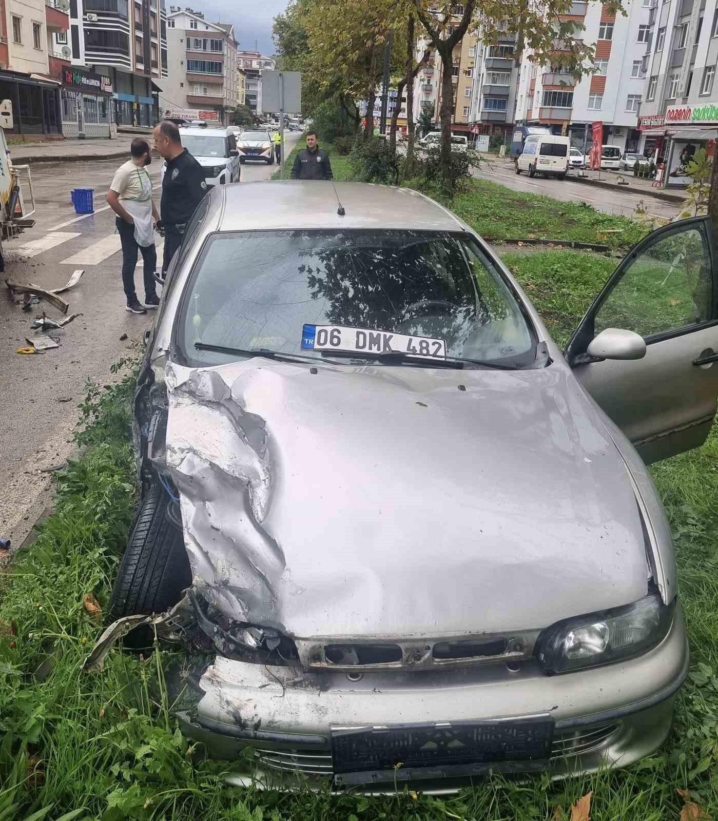 samsunda otomobil cop kamyonuna carpti 1 yarali 3 yJ6iK5wa