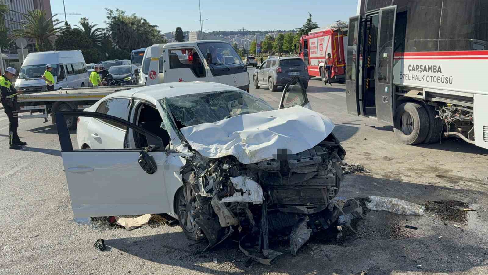 samsunda otomobil ile halk otobusu carpisti 7 yarali 0 zhEIDBhW