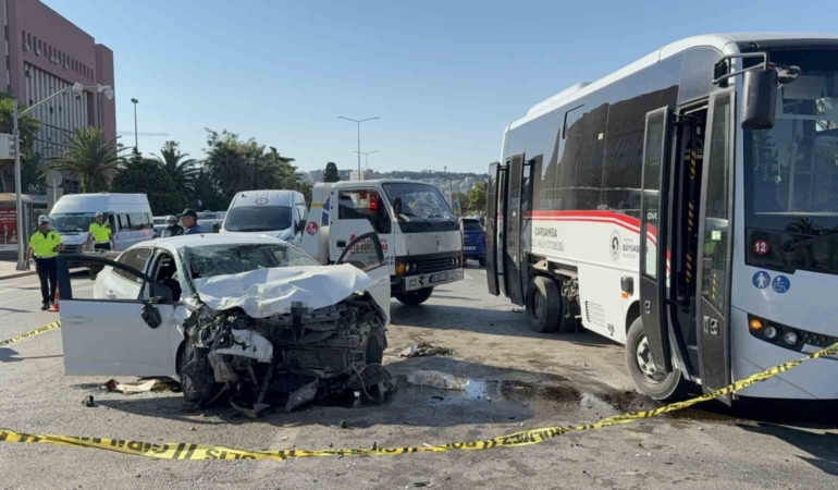 samsunda-otomobil-ile-halk-otobusu-carpisti-7-yarali-a7ztUYum.jpg
