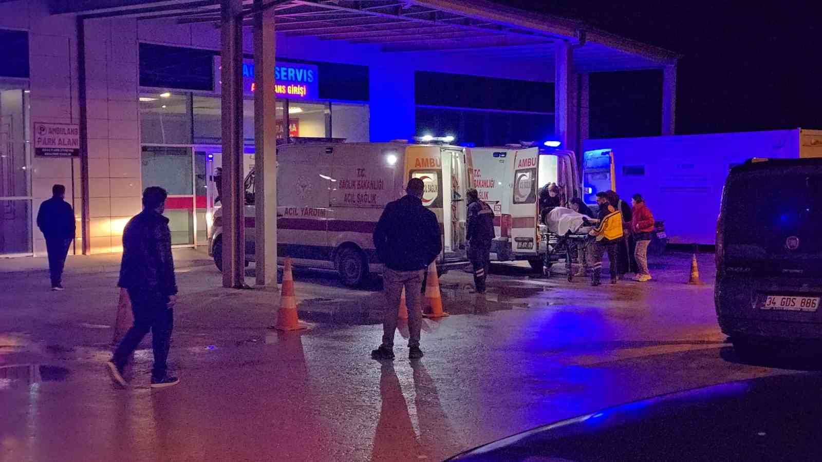 samsunda otomobil ormanlik alana yuvarlandi 7 yarali 1 GKALHAgp