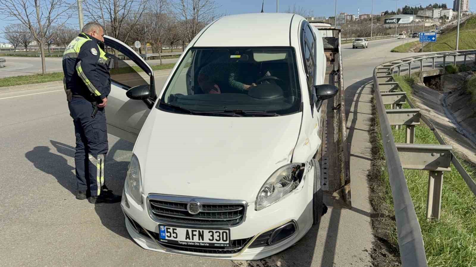 samsunda otomobil refuju asip bariyere carpti 1 yarali 0