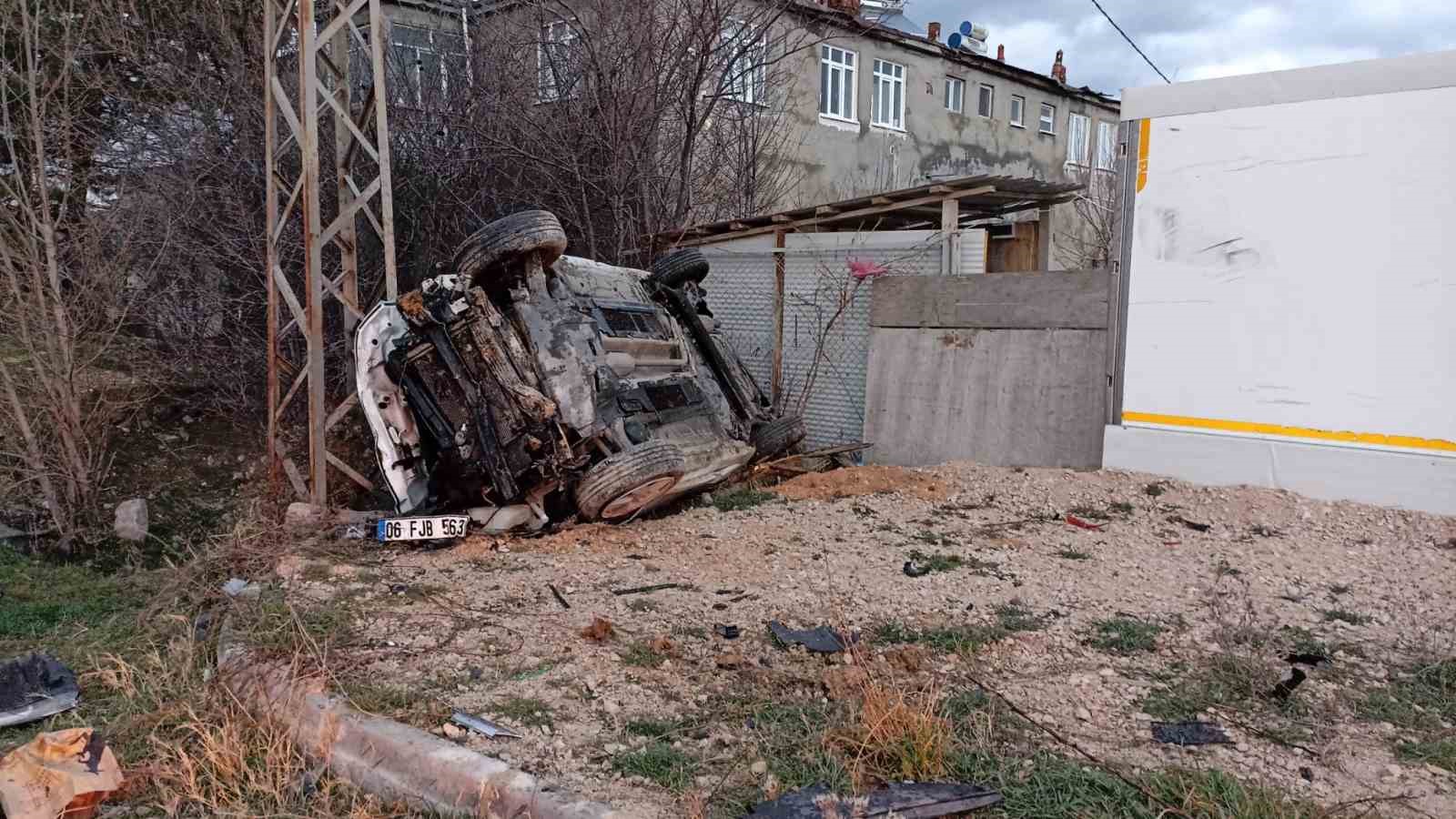 samsunda otomobil takla atti 2 yarali 1 Xb6a1NSs