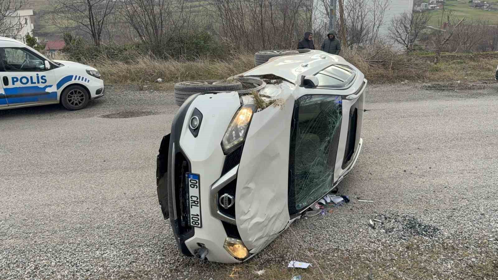samsunda otomobil takla atti 3 yarali 4 HzUgUdIw