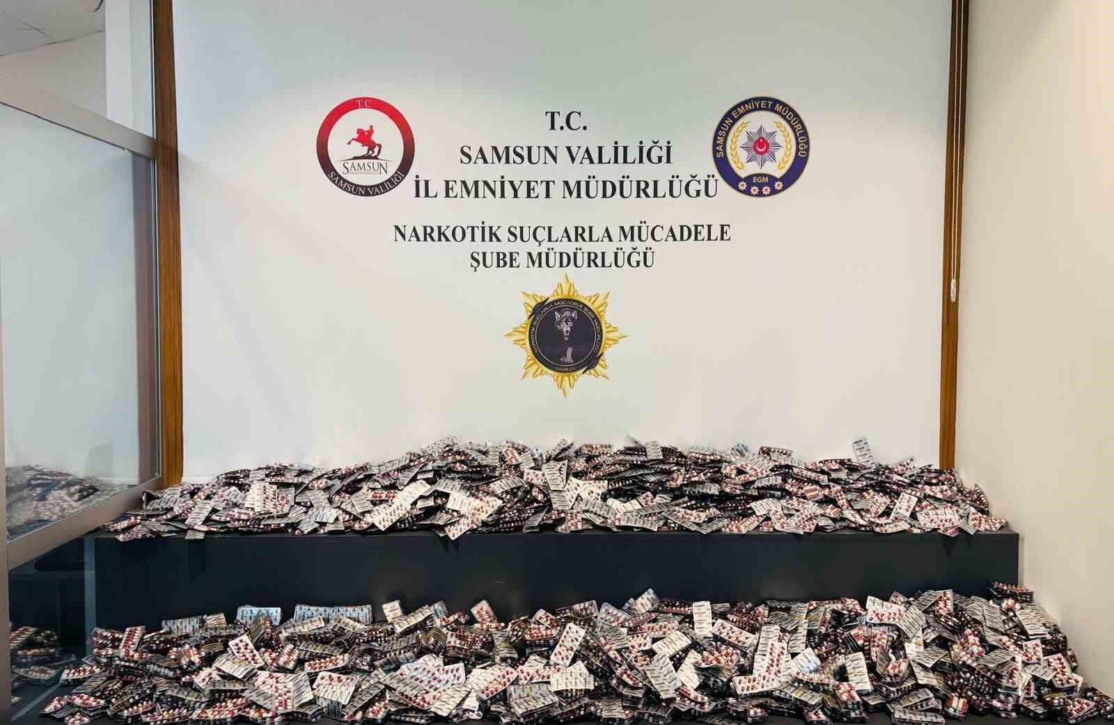 samsunda otomobilin bagajinda 24 bin hap ele gecirildi 3