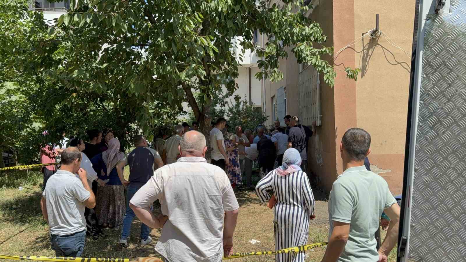 samsunda pencereden dusen 16 yasindaki cocuk hayatini kaybetti 3 uJlGSF9f