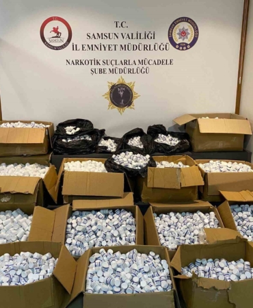 samsunda-pes-pese-giden-3-aractan-350-bin-uyusturucu-hap-ele-gecirildi-6zvnV4jU.jpg