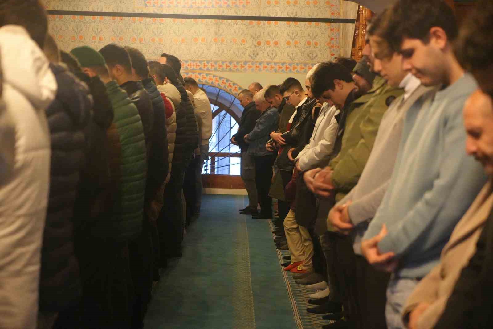 samsunda ramazan bayrami namazi kilindi 3 VjdnOnvT