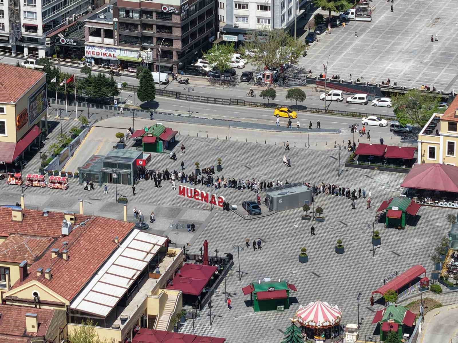 Samsun’da şampiyonluk maçı heyecanı: Biletler için kuyruk oluştu 4 samsunda sampiyonluk maci heyecani biletler icin kuyruk olustu 0 GuBZepBq