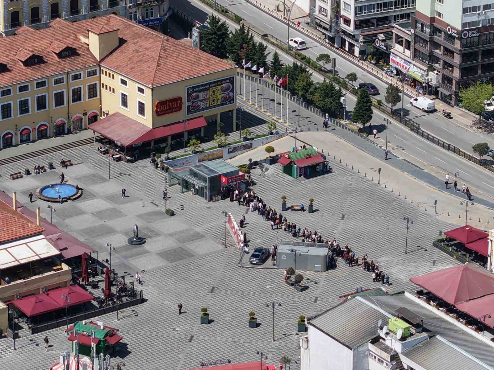 Samsun’da şampiyonluk maçı heyecanı: Biletler için kuyruk oluştu 5 samsunda sampiyonluk maci heyecani biletler icin kuyruk olustu 1 pf5BdqHz