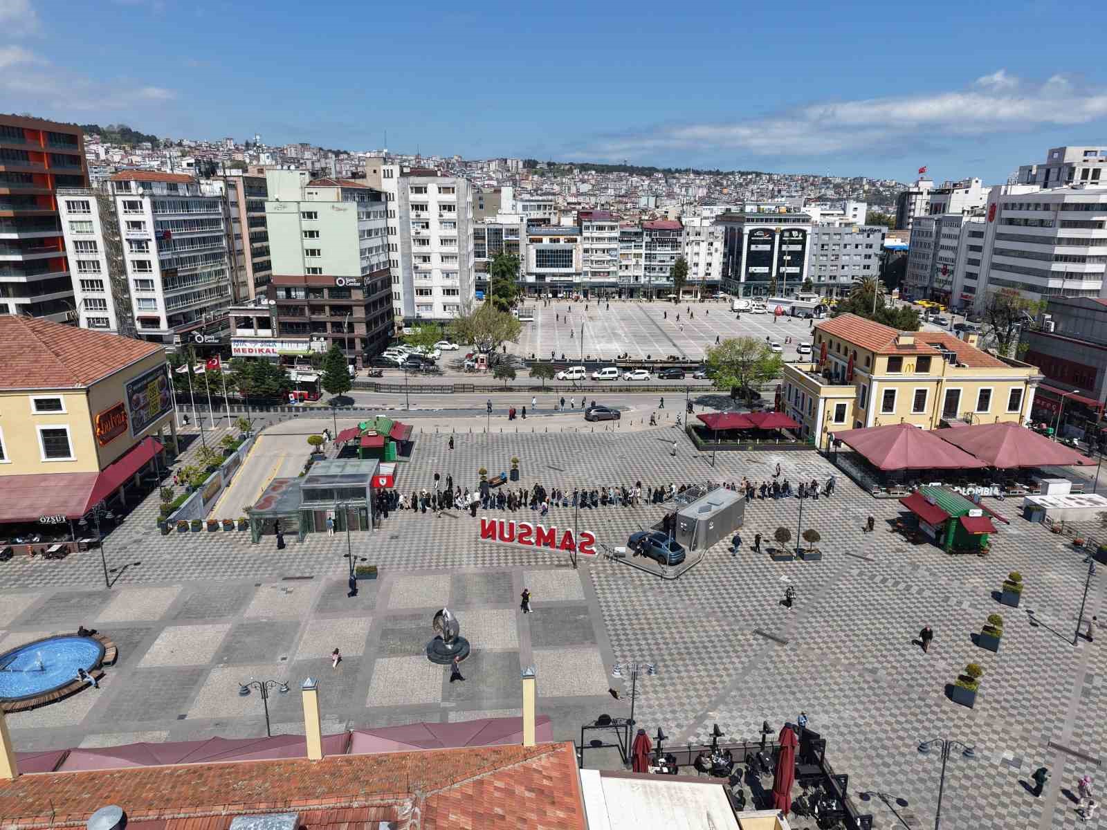 Samsun’da şampiyonluk maçı heyecanı: Biletler için kuyruk oluştu 7 samsunda sampiyonluk maci heyecani biletler icin kuyruk olustu 3 n5CGIwcm