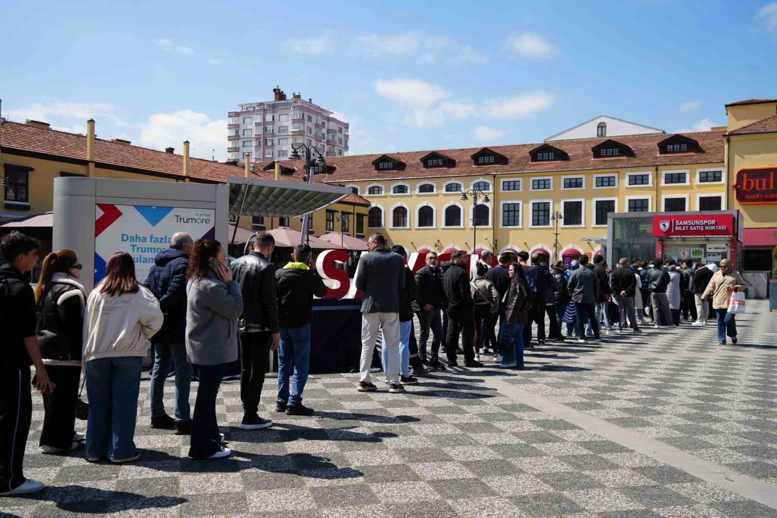 Samsun’da şampiyonluk maçı heyecanı: Biletler için kuyruk oluştu 11 samsunda sampiyonluk maci heyecani biletler icin kuyruk olustu 7 Cqj7XzNi