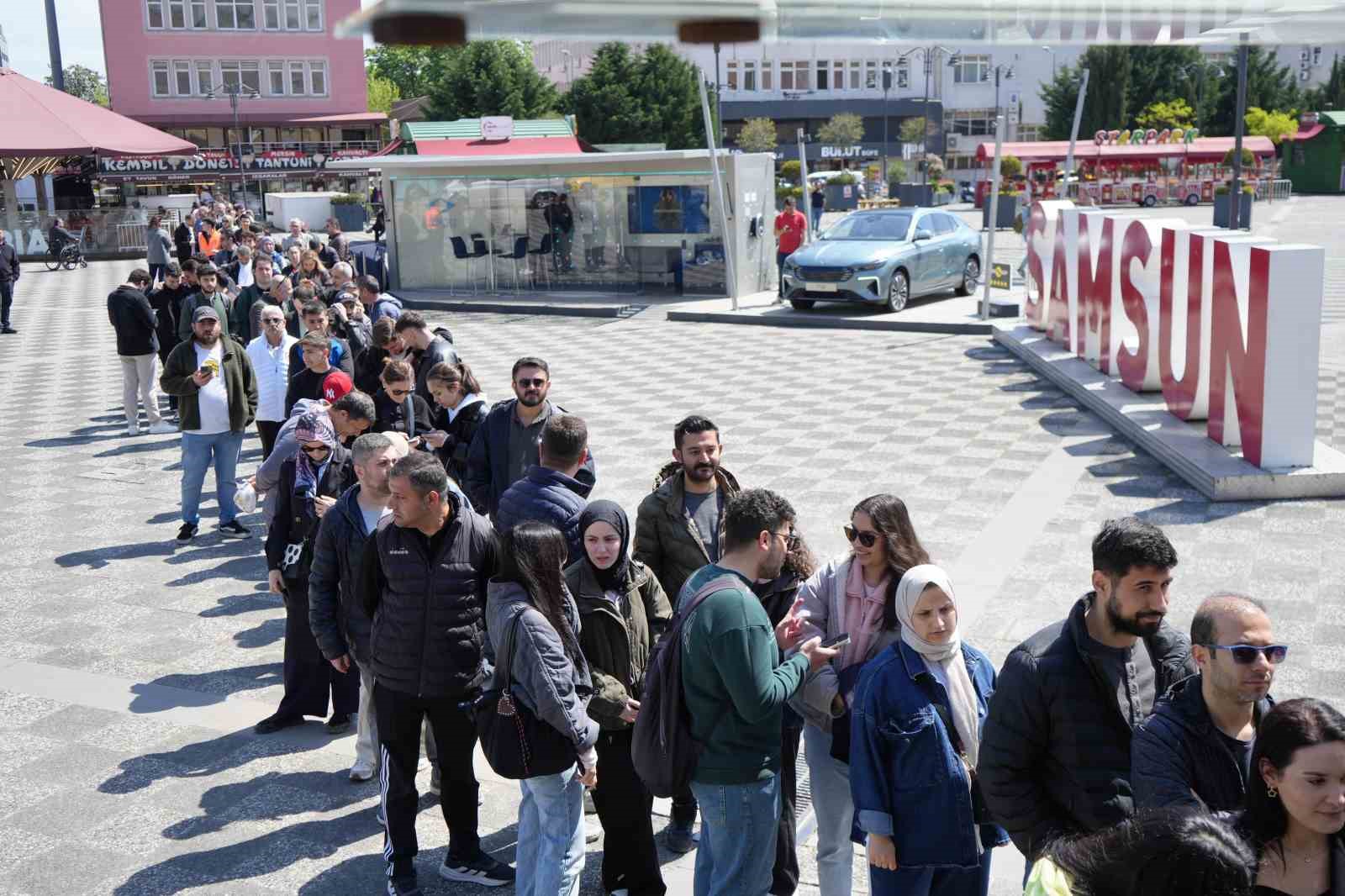 Samsun’da şampiyonluk maçı heyecanı: Biletler için kuyruk oluştu 13 samsunda sampiyonluk maci heyecani biletler icin kuyruk olustu 9 fnmPimM1