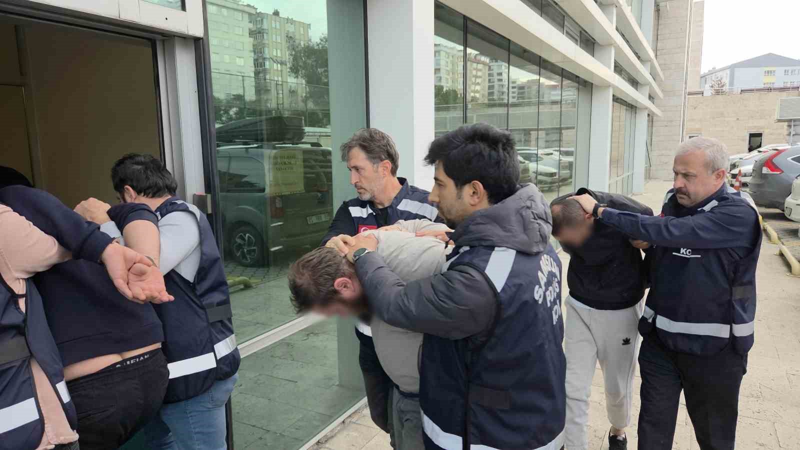 samsunda silahli tehdit ve zorla para alma iddiasi 4 supheli adliyede 0