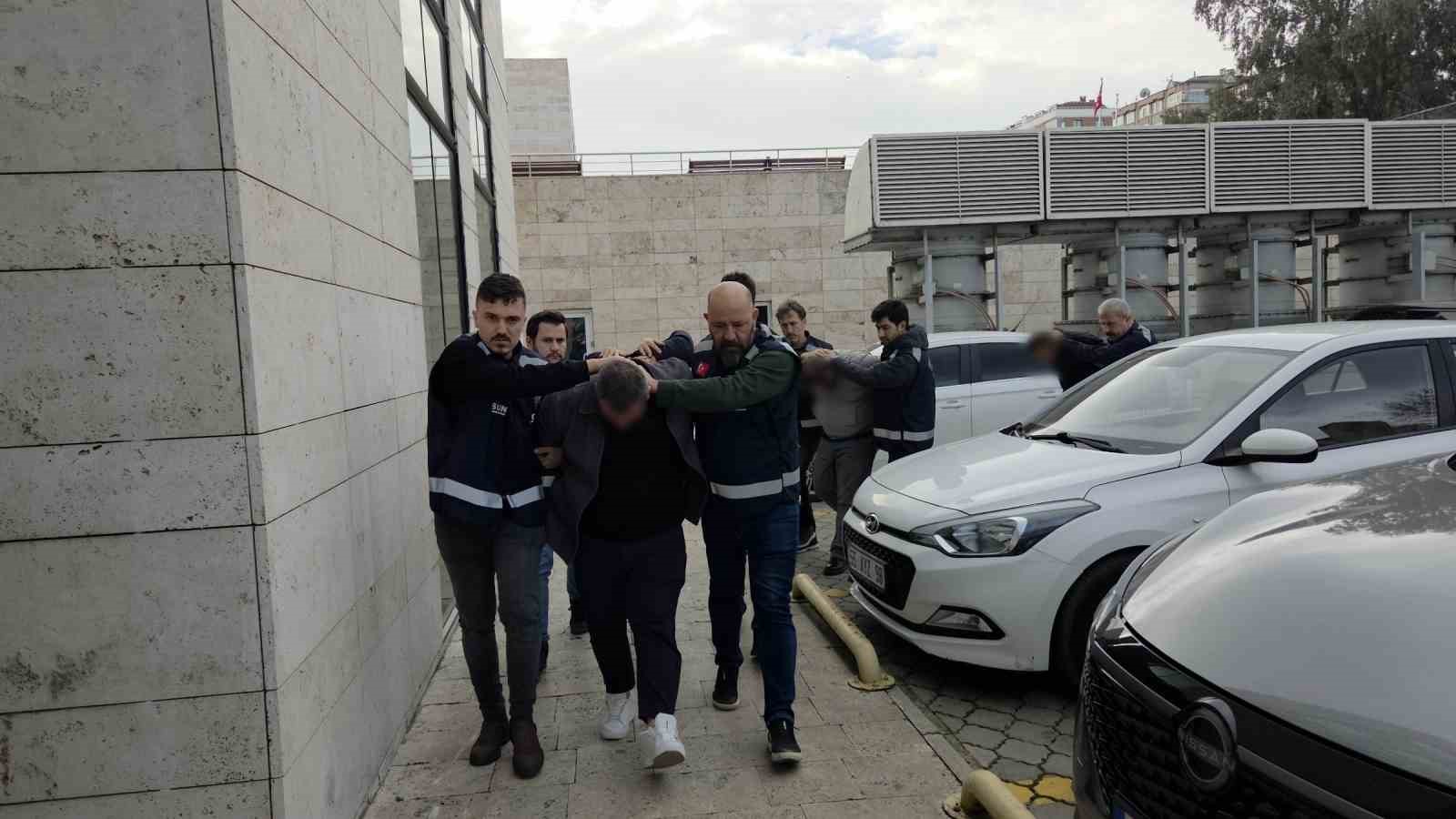 samsunda silahli tehdit ve zorla para alma iddiasi 4 supheli adliyede 5 gMBGKwm9