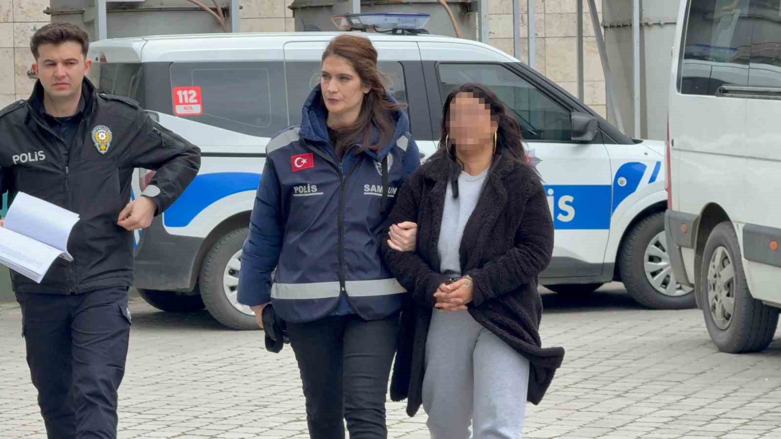 Samsun’da sınıfı basan kadın veli yeniden gözaltına alınarak adliyeye sevk edildi 4 samsunda sinifi basan kadin veli yeniden gozaltina alinarak adliyeye sevk edildi 0 phH9e5nu