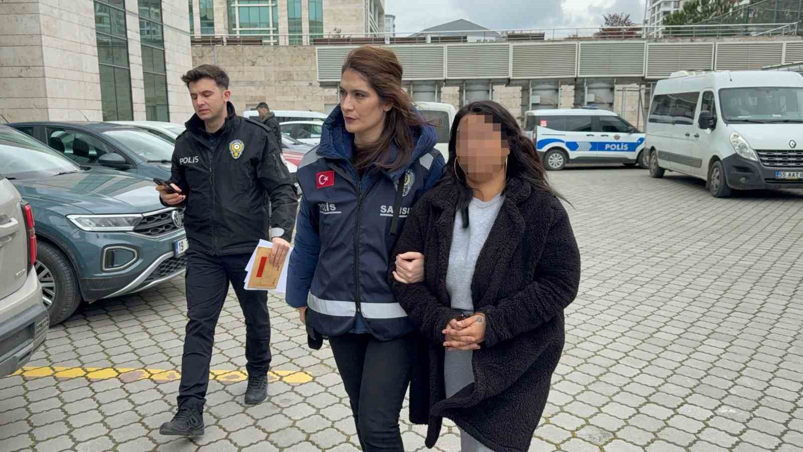 Samsun’da sınıfı basan kadın veli yeniden gözaltına alınarak adliyeye sevk edildi 5 samsunda sinifi basan kadin veli yeniden gozaltina alinarak adliyeye sevk edildi 1 FPMl5qnf