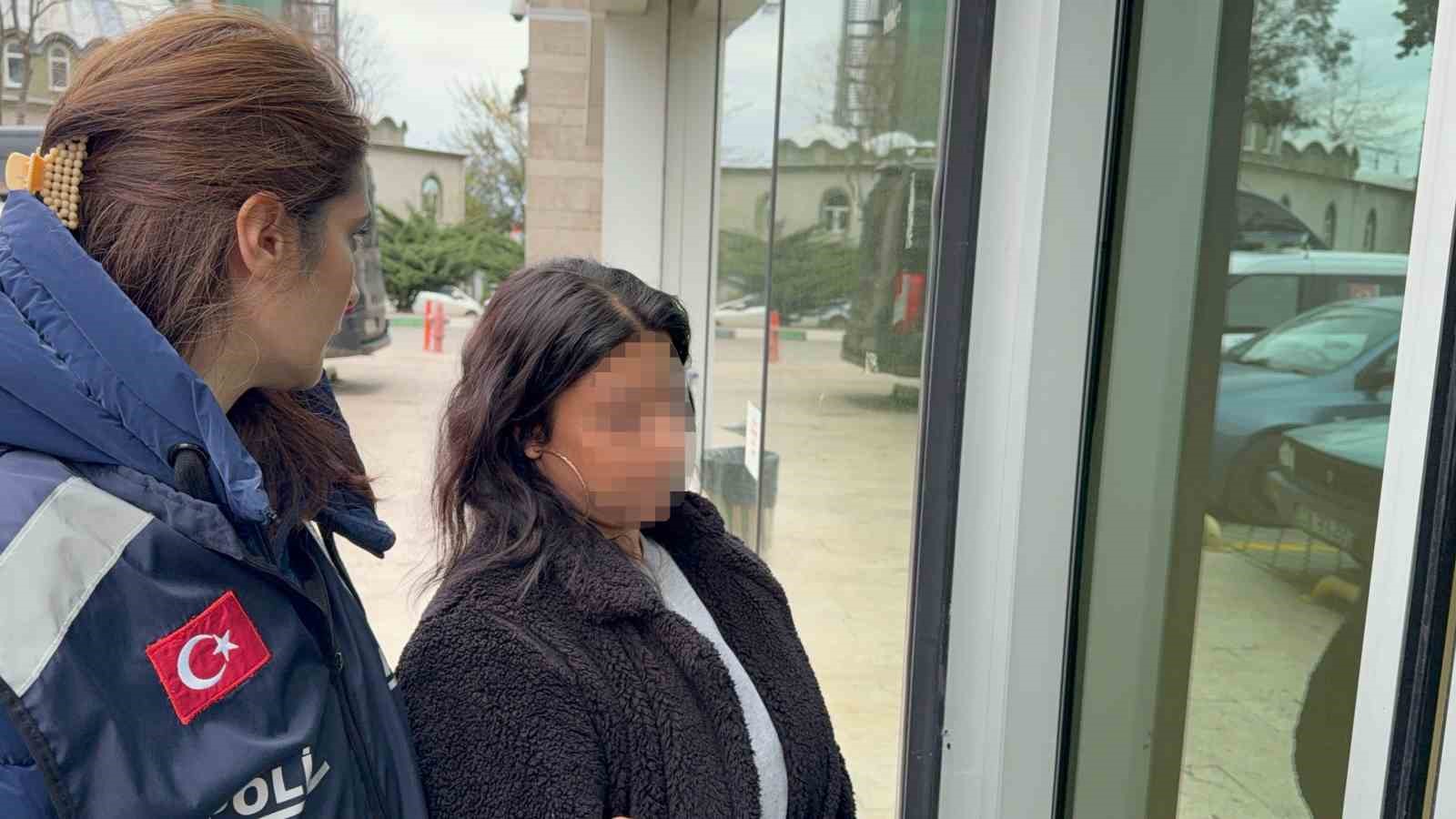 Samsun’da sınıfı basan kadın veli yeniden gözaltına alınarak adliyeye sevk edildi 7 samsunda sinifi basan kadin veli yeniden gozaltina alinarak adliyeye sevk edildi 3 L2wq7qvD