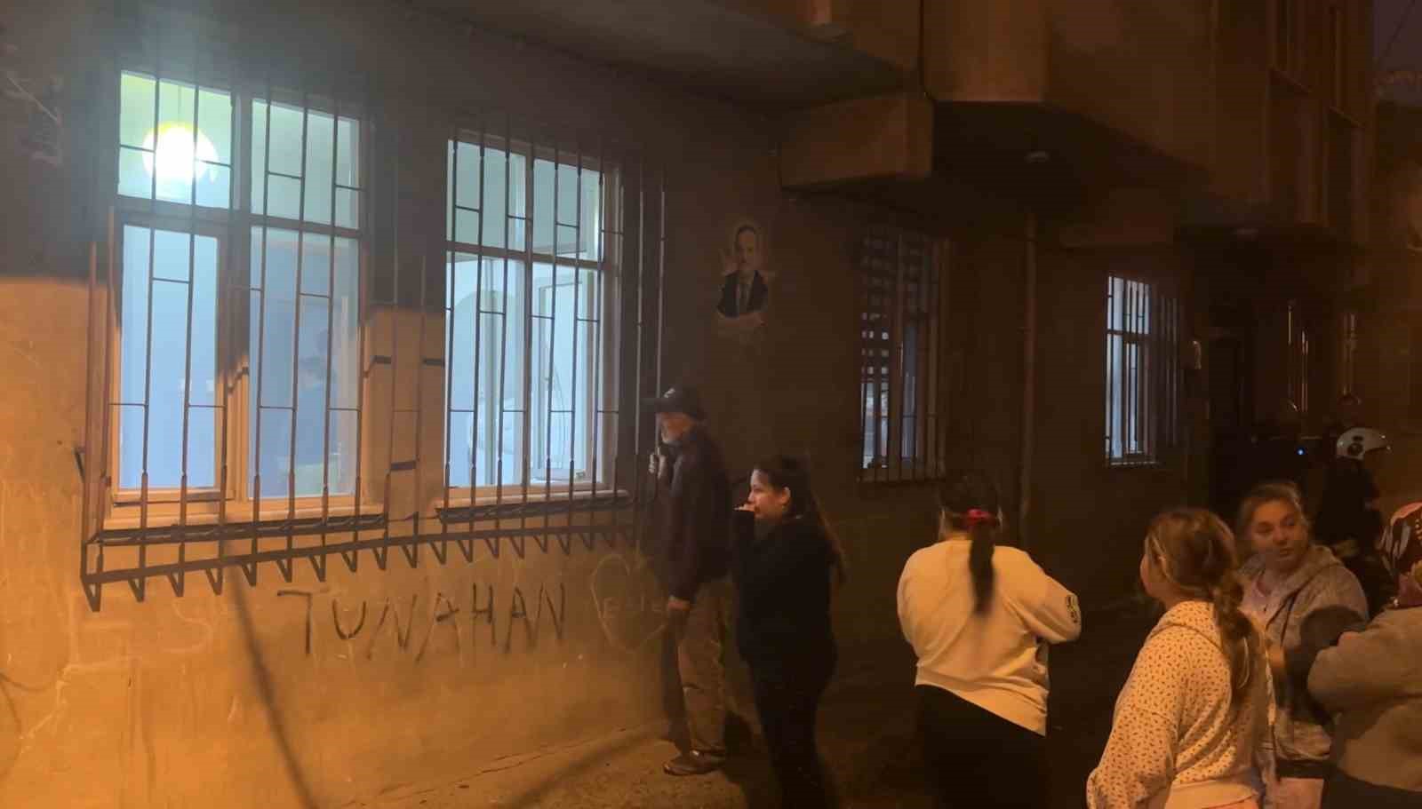 Samsun’da soba parladı: 2 kişi dumandan etkilendi, küçük kız kedisi için gözyaşı döktü 5 samsunda soba parladi 2 kisi dumandan etkilendi kucuk kiz kedisi icin gozyasi doktu 1 ky1c8c94