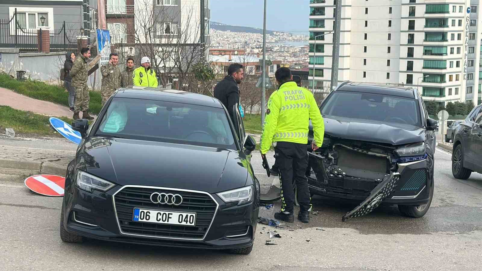 samsunda suv ile otomobil carpisti 0 aJuYvGH9