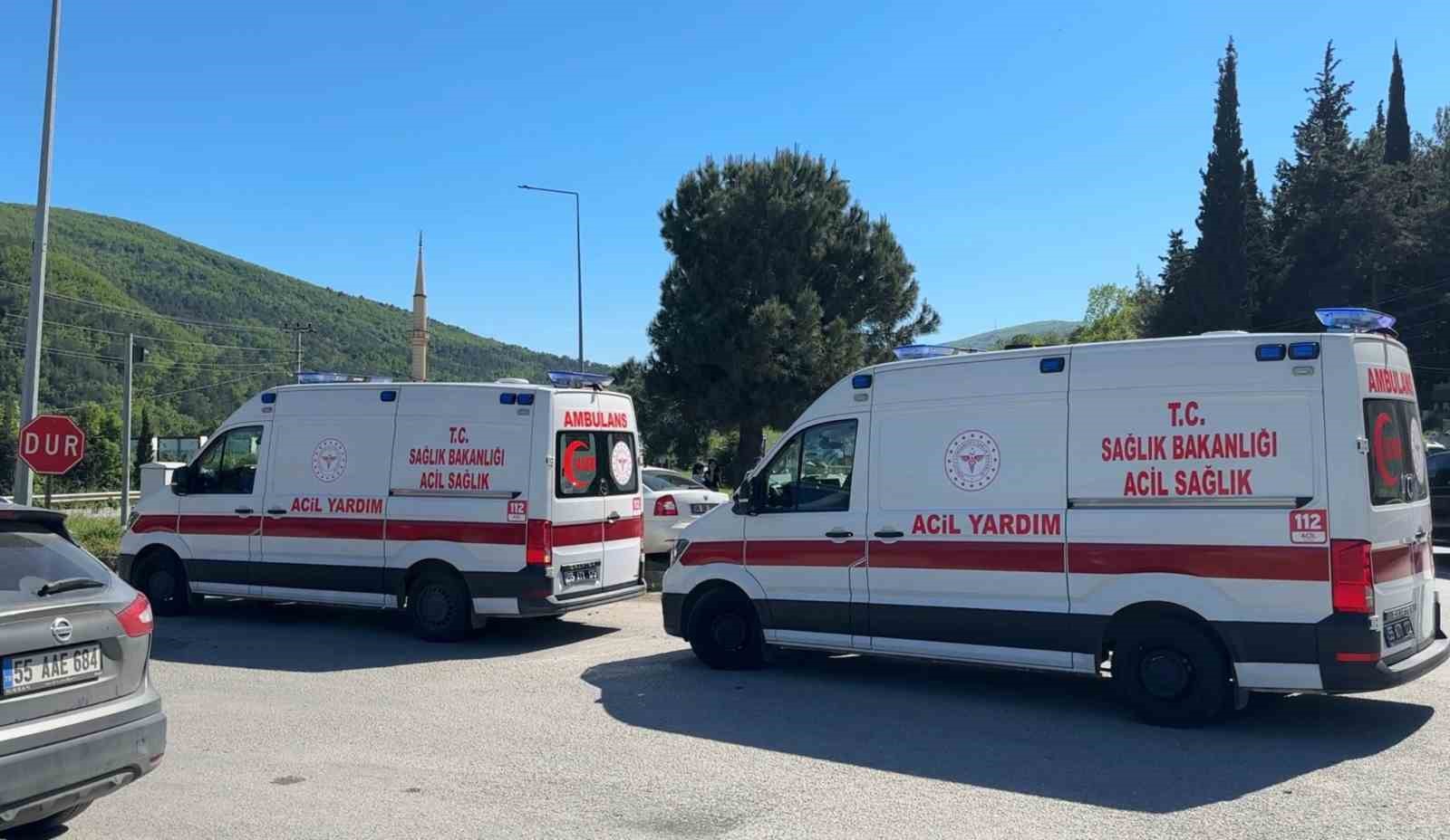 samsunda suv ile otomobil carpisti 1i cocuk 2 yarali 1 CZPKwKNA