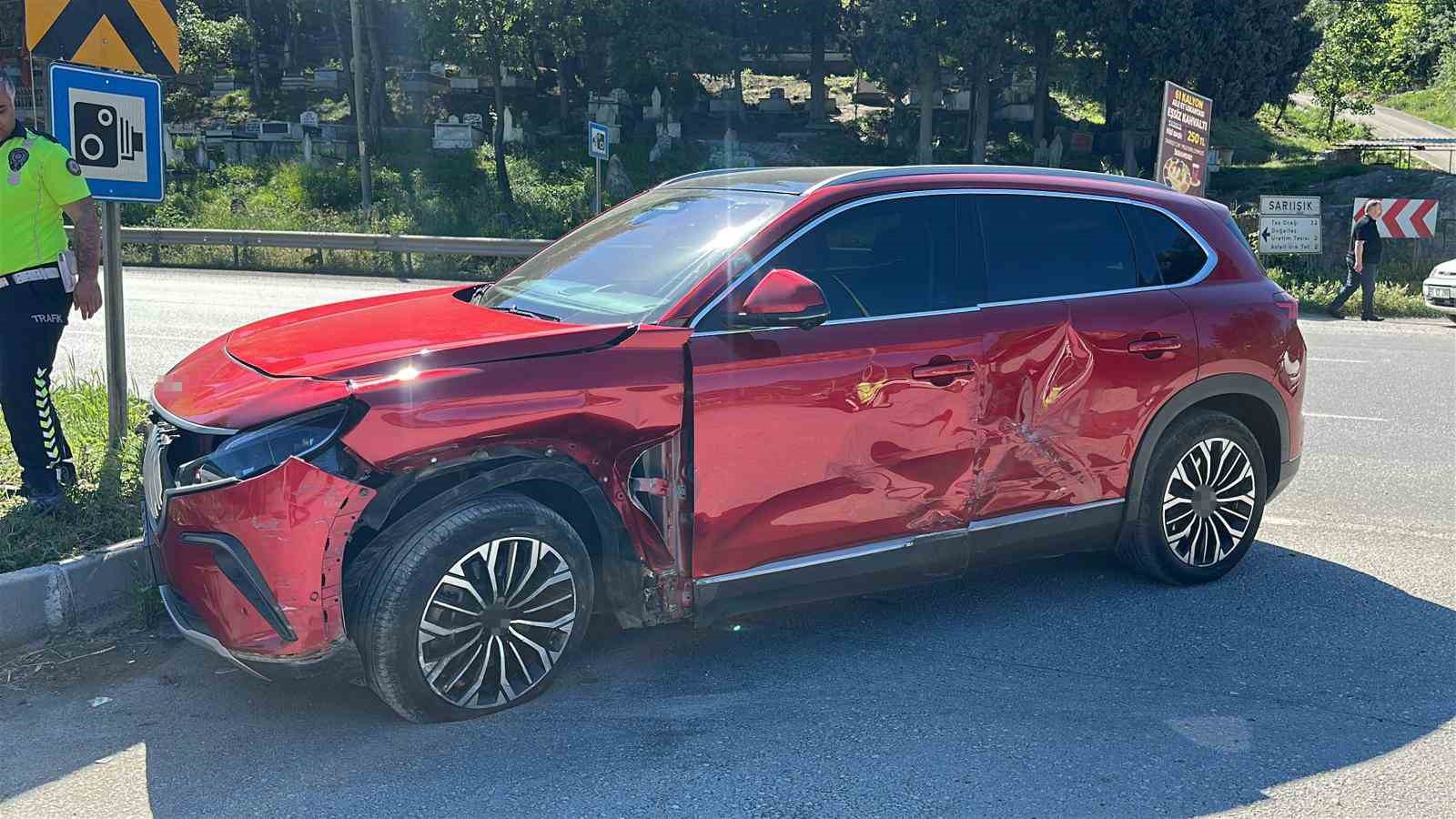 samsunda suv ile otomobil carpisti 1i cocuk 2 yarali 3 NZLvGYrj