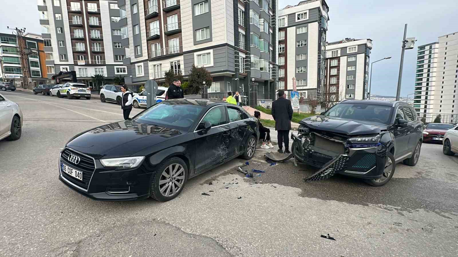 samsunda suv ile otomobil carpisti 2 l2izI1wj