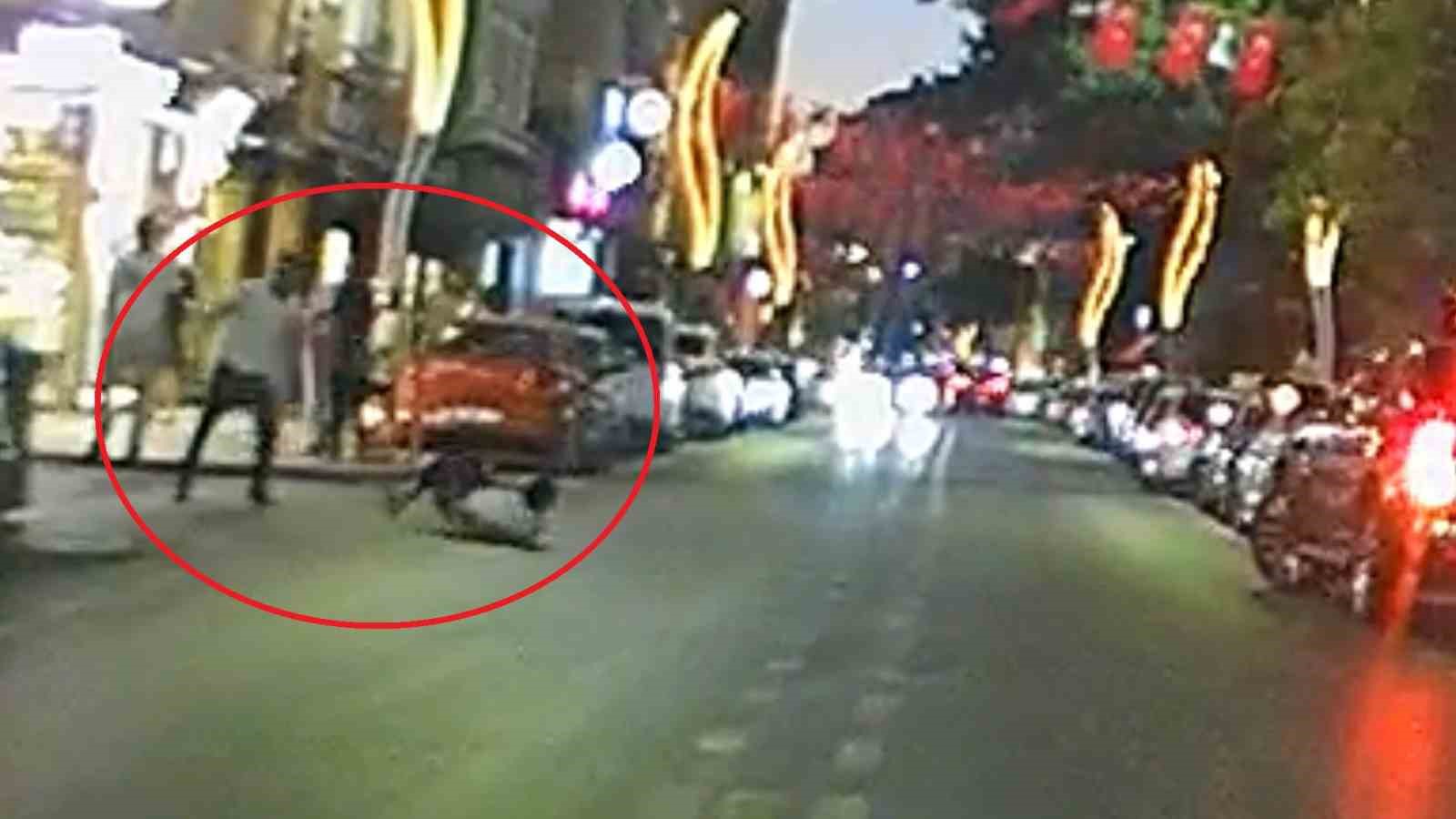 Samsun’da taşkınlık yapan alkollü şahsı tek yumrukla yere serdi: O anlar kamerada 6 samsunda taskinlik yapan alkollu sahsi tek yumrukla yere serdi o anlar kamerada 2 cVbJlj4K