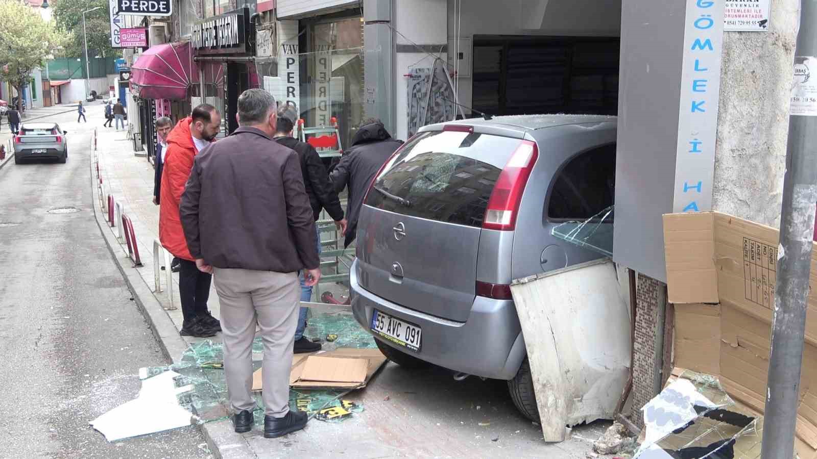 samsunda terzi dukkanina otomobil girdi 2 85qEjAKF