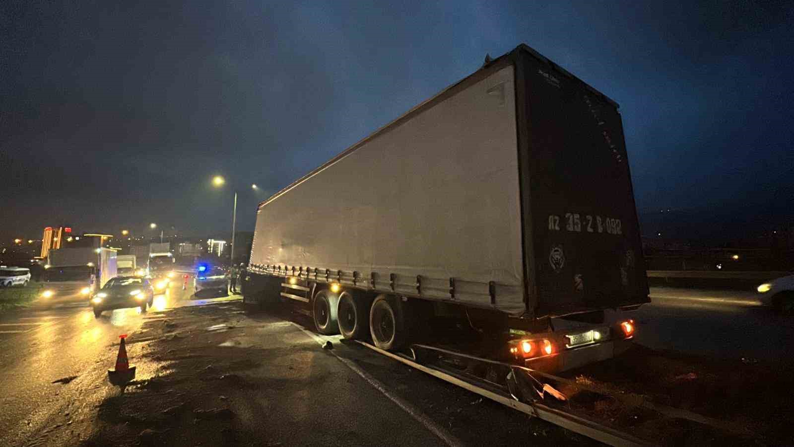 samsunda tir devrildi 1 yarali 3 2FC2H5SU