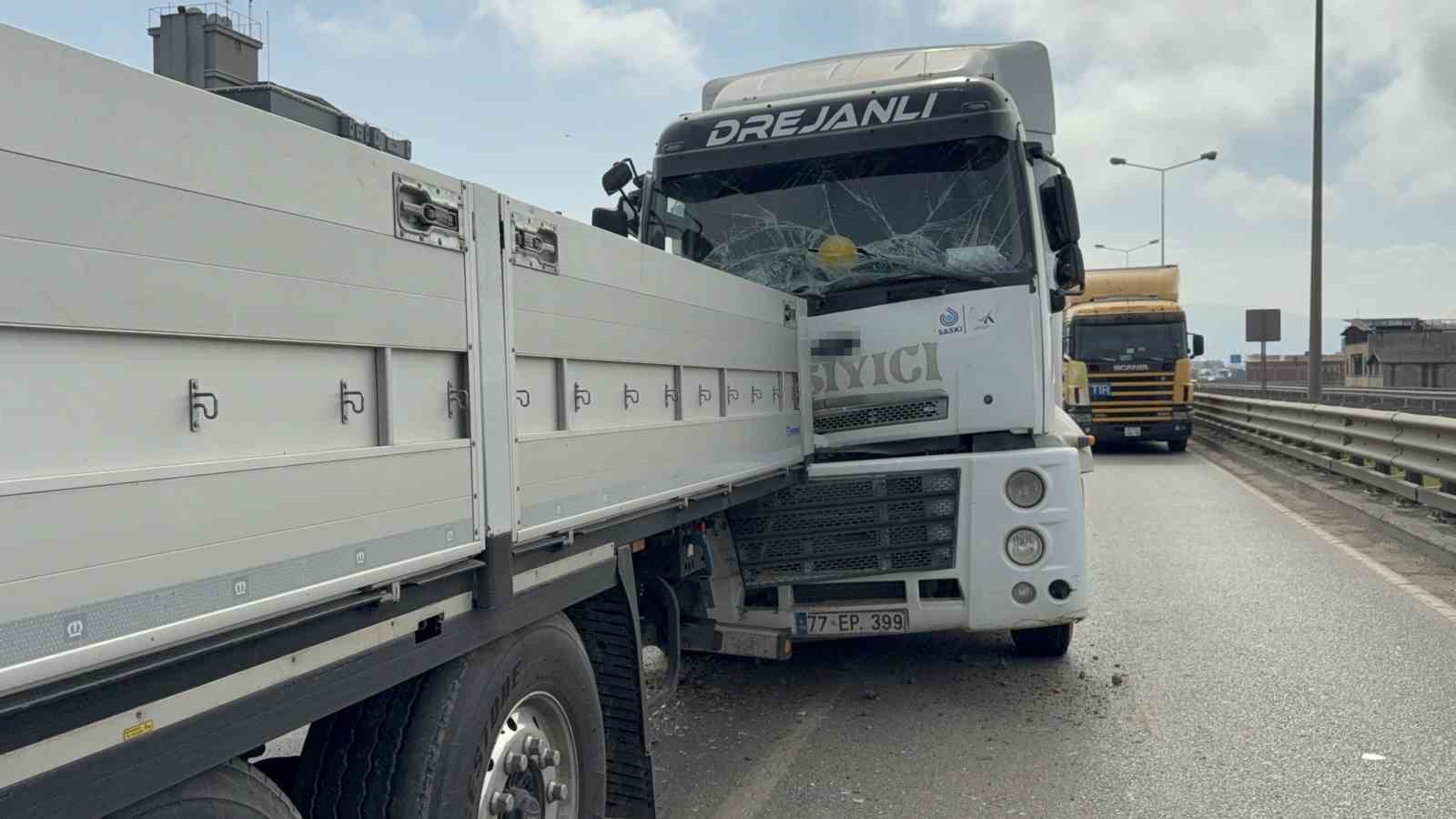 samsunda tir tira arkadan carpti 0 f1wA54JI