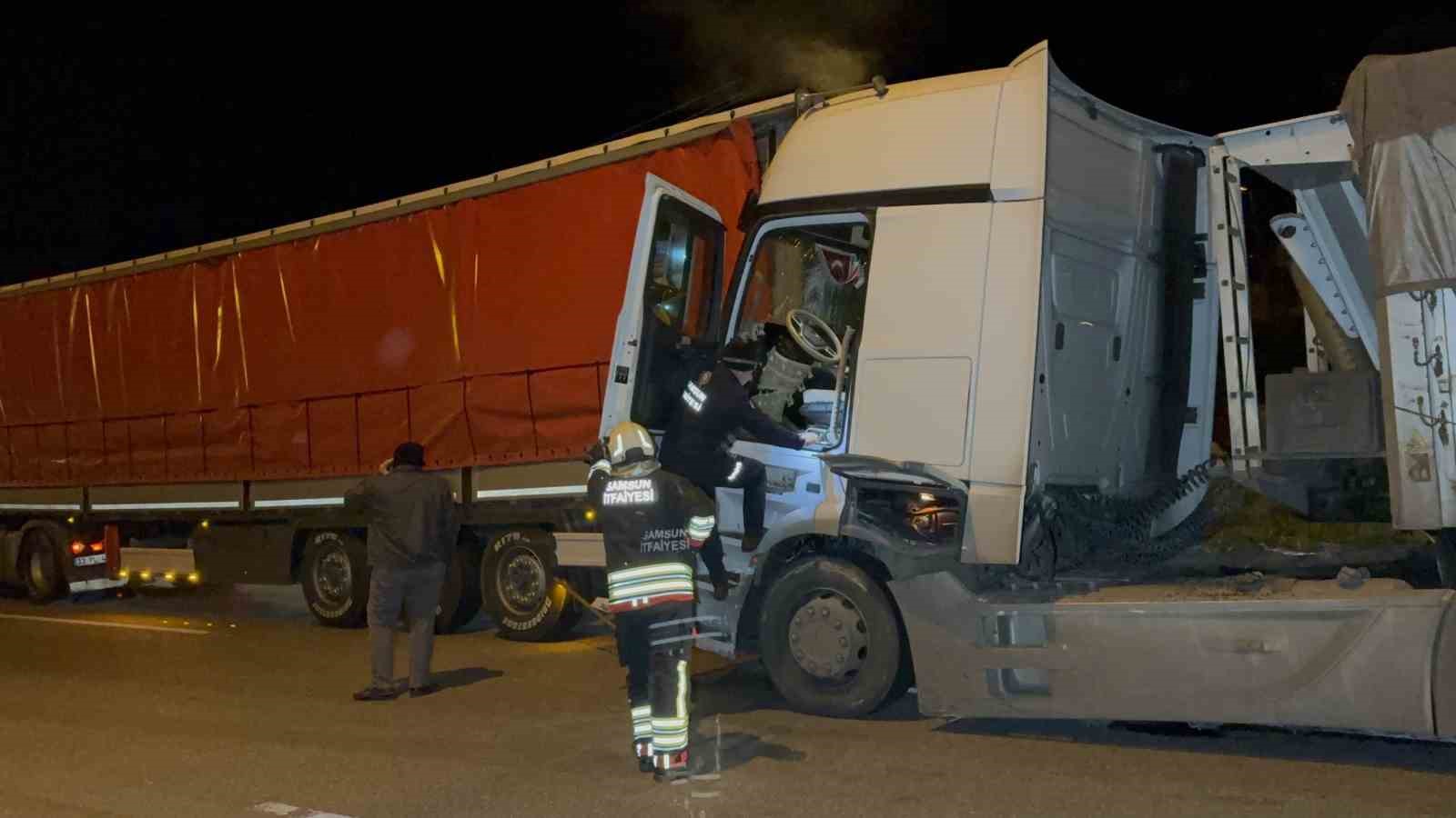 samsunda tirlar carpisti 1 yarali 1 5Rq4mJT4