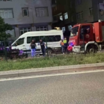 samsunda-tofas-arac-park-halindeki-araclara-carpti-2si-agir-3-yarali-Y9jXY5JU.jpg