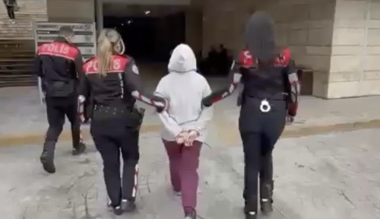 Samsun’da toplam 162 yıl hapis cezası bulunan 3 kişi yakalandı 4 samsunda toplam 162 yil hapis cezasi bulunan 3 kisi yakalandi 0 HDshuMd1