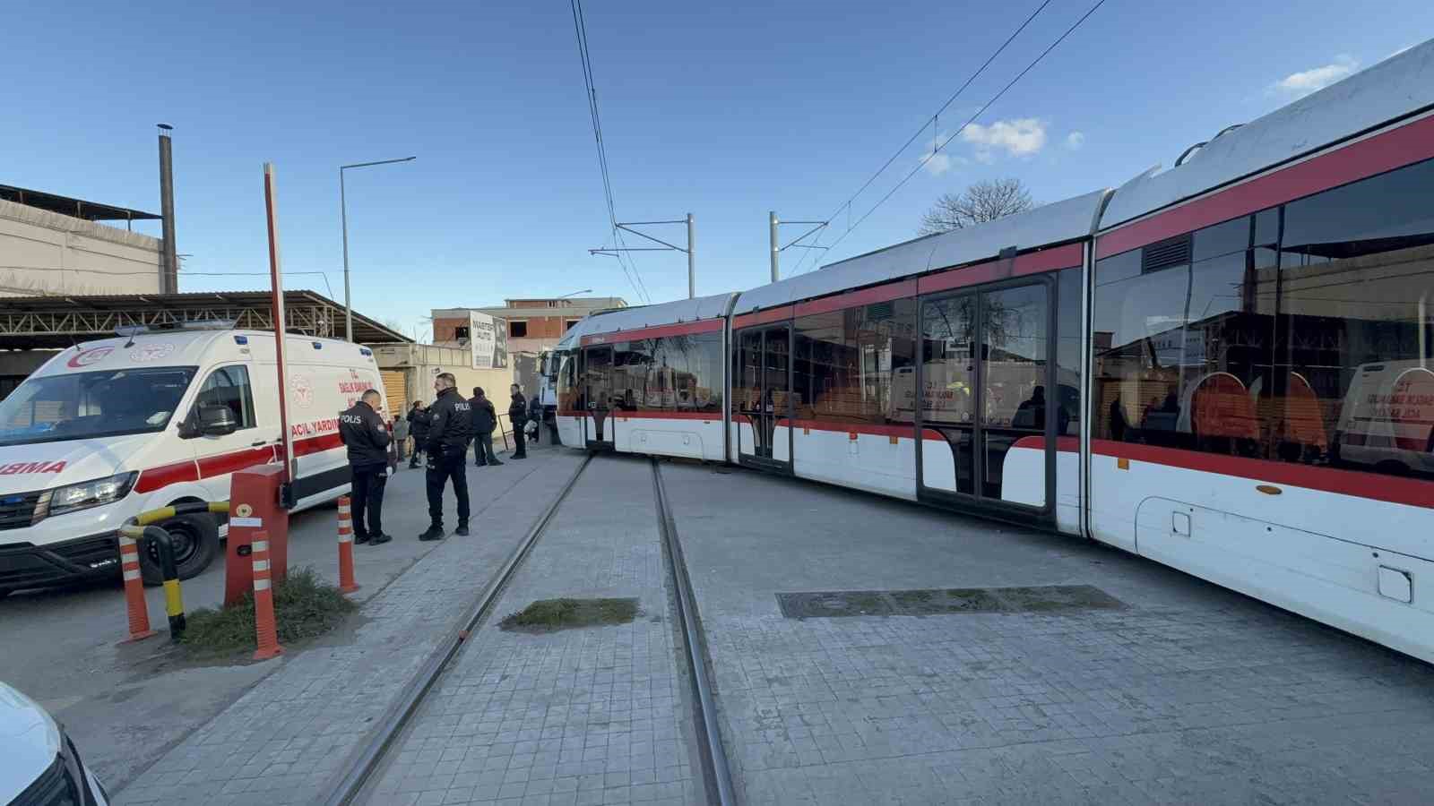 samsunda tramvay ile kamyon carpisti 3 yarali 2 2zi86VHL
