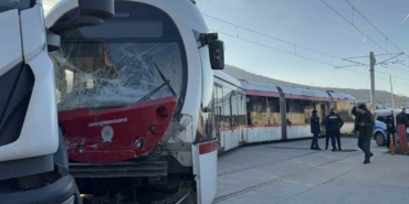 samsunda-tramvay-ile-kamyon-carpisti-3-yarali-C6Kw8luF.jpg