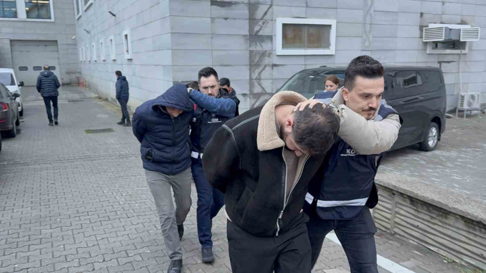 Samsun’da tütün kaçakçılığı operasyonunda 4 kişi adliyeye sevk edildi 5 samsunda tutun kacakciligi operasyonunda 4 kisi adliyeye sevk edildi 1 wuGP134s