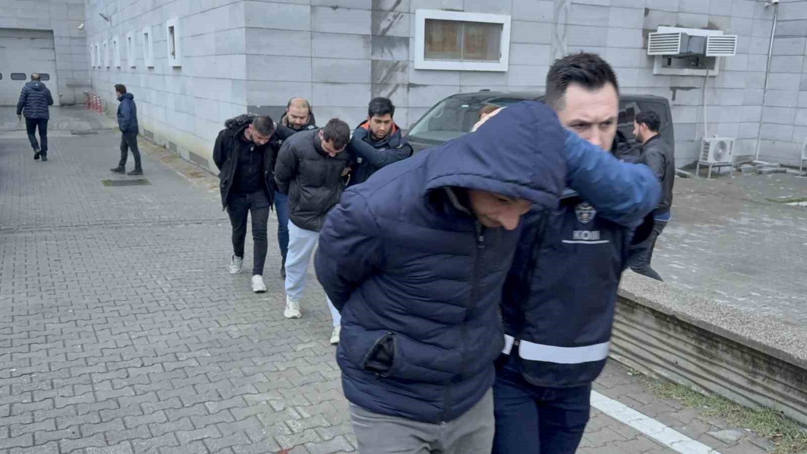 Samsun’da tütün kaçakçılığı operasyonunda 4 kişi adliyeye sevk edildi 6 samsunda tutun kacakciligi operasyonunda 4 kisi adliyeye sevk edildi 2 JOFIYgFq