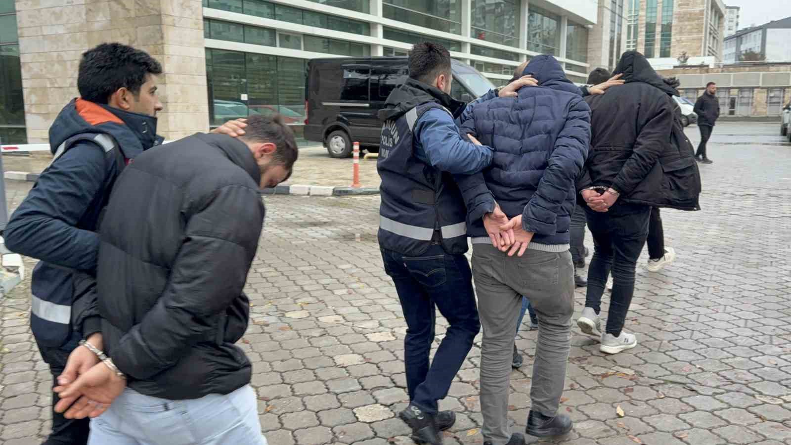 Samsun’da tütün kaçakçılığı operasyonunda 4 kişi adliyeye sevk edildi 8 samsunda tutun kacakciligi operasyonunda 4 kisi adliyeye sevk edildi 4 egmJmFL1