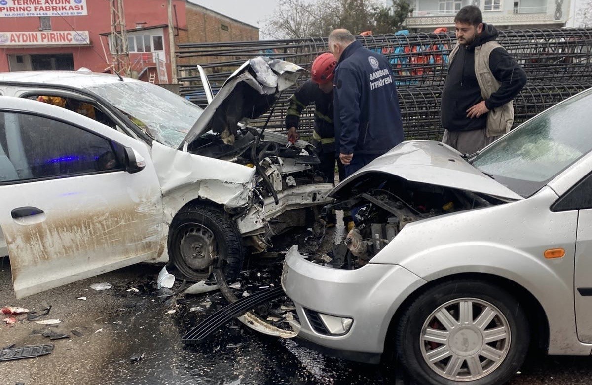 samsunda uc aracin karistigi kaza 6 yarali 0 i41B7jzN