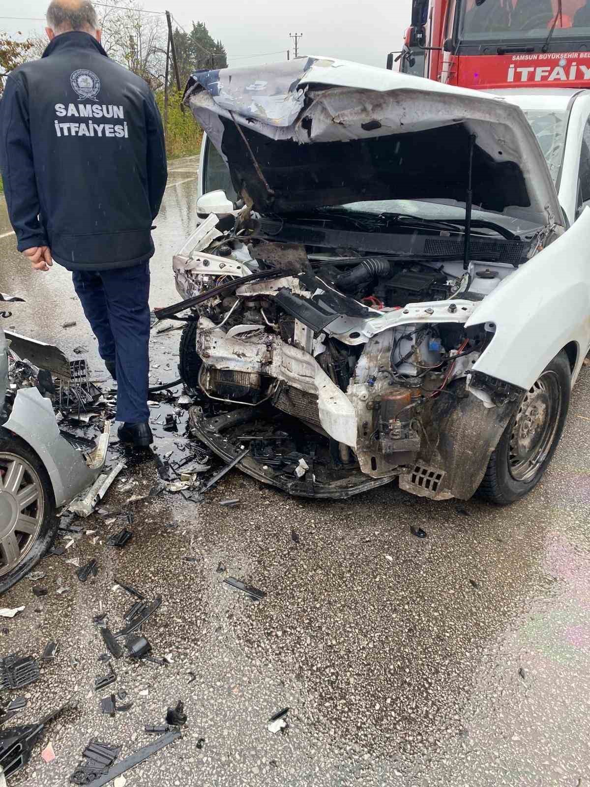 samsunda uc aracin karistigi kaza 6 yarali 3 iMUvqWGG