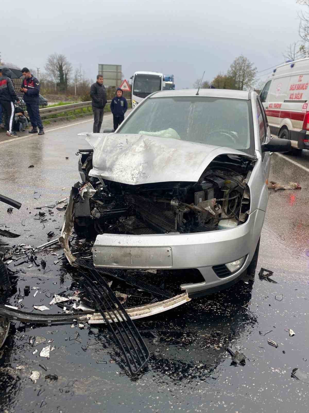samsunda uc aracin karistigi kaza 6 yarali 4 UIVKcYMv