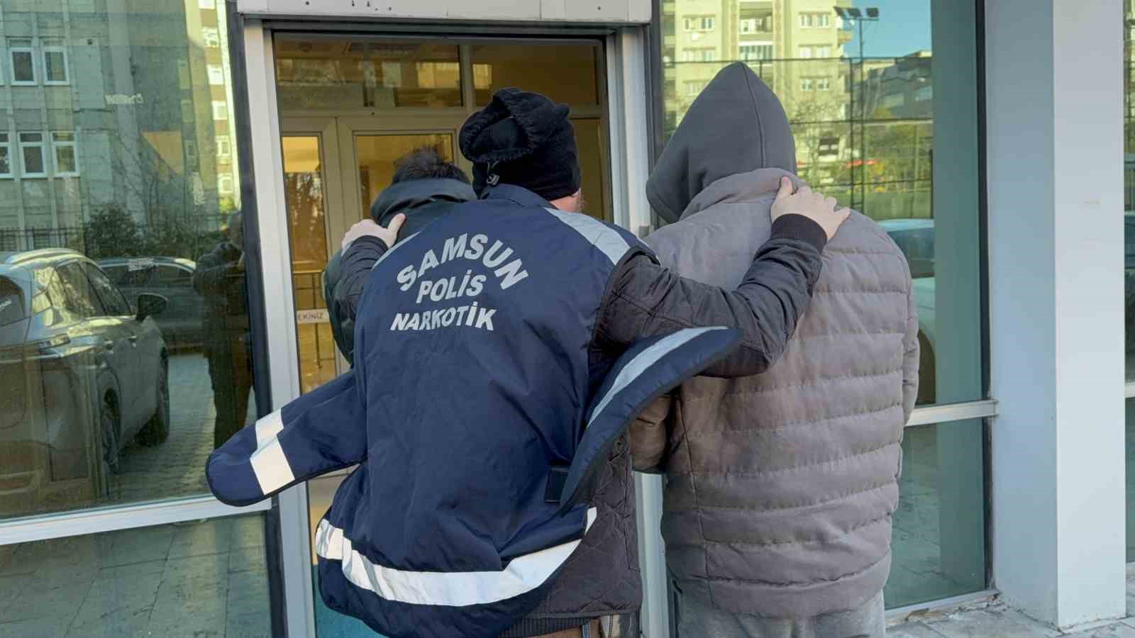 samsunda uyusturucu operasyonu 2 gozalti 2 EGiVkAC9