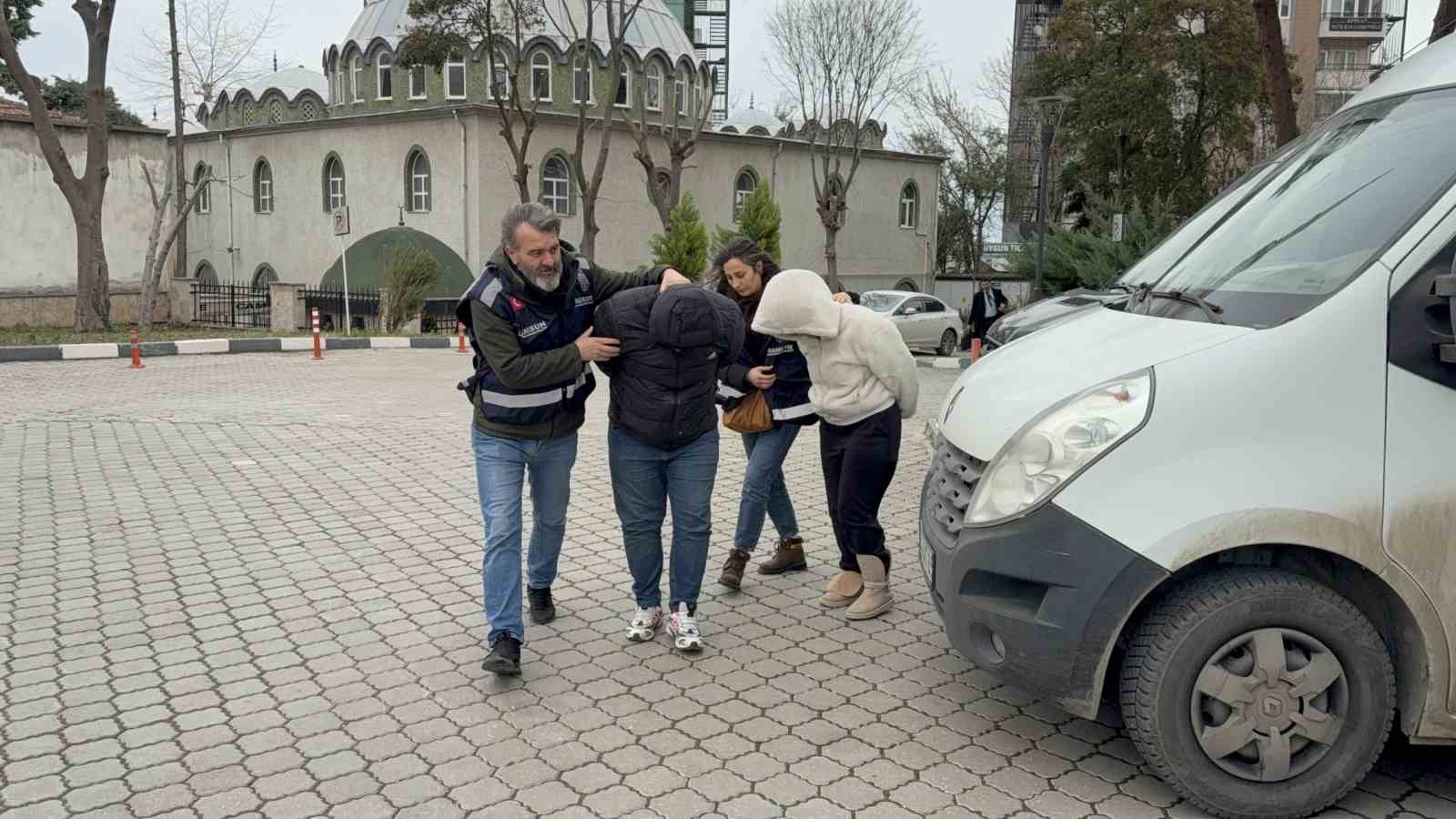 samsunda uyusturucu ticaretinden 1i kadin 2 kisi tutuklandi 1